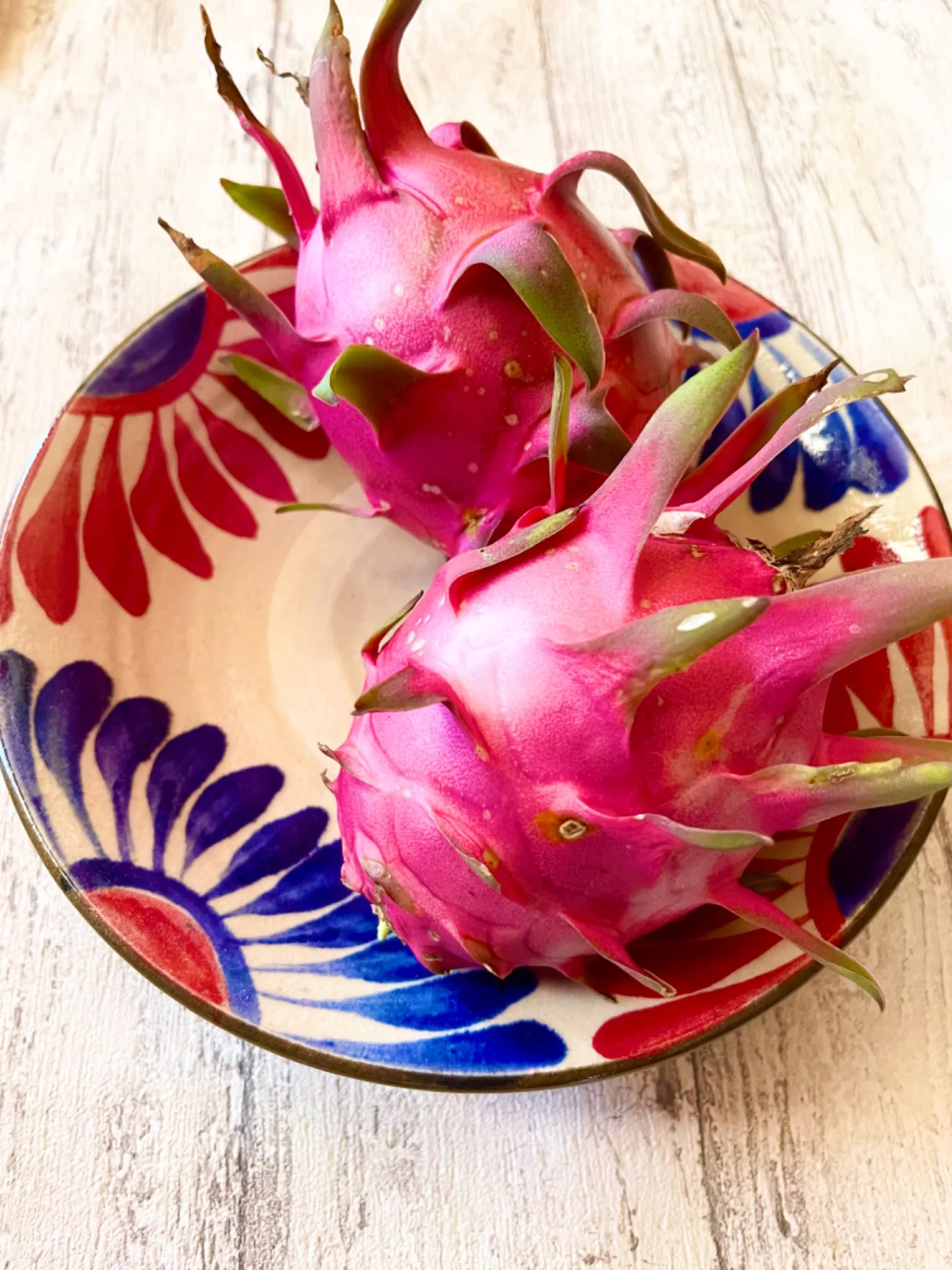 ドラゴンフルーツいただきました。